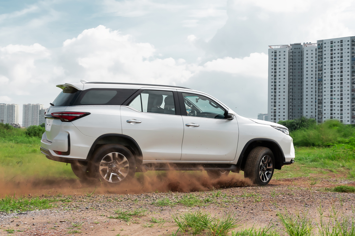 Fortuner-4